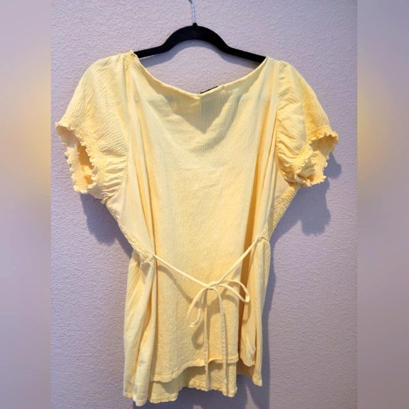 Canary yellow top - Picture 2 of 4